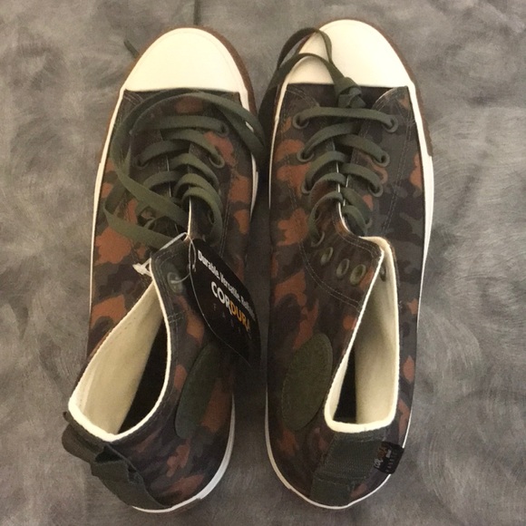 Custom Camo (high-top) converse - Picture 3 of 4